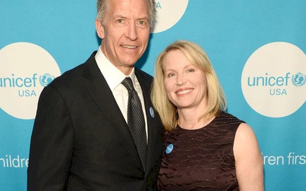 Chân dung banker nổi tiếng trong giới siêu giàu Mỹ: 'Tay hòm chìa khoá' của các gia tộc giàu nhất thế giới, thuyết phục Warren Buffett đầu tư 5 tỷ USD ngay giữa khủng hoảng tài chính