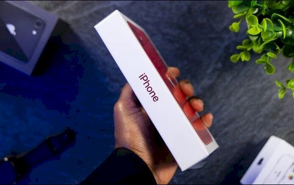  Apple khoe tiết kiệm được 550 ngàn tấn quặng nhờ loại bỏ cục sạc tặng kèm iPhone