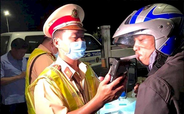 TP Hồ Chí Minh: CSGT yêu cầu chủ quán báo tin nếu khách ăn nhậu lái xe về nhà