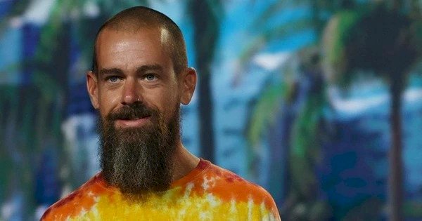 'Cha đẻ' Twitter: Tỷ phú 'lập dị' từng bị sa thải khỏi vị trí CEO của chính công ty mình sáng lập, tậu BMW nhưng chỉ thích đi làm bằng xe buýt