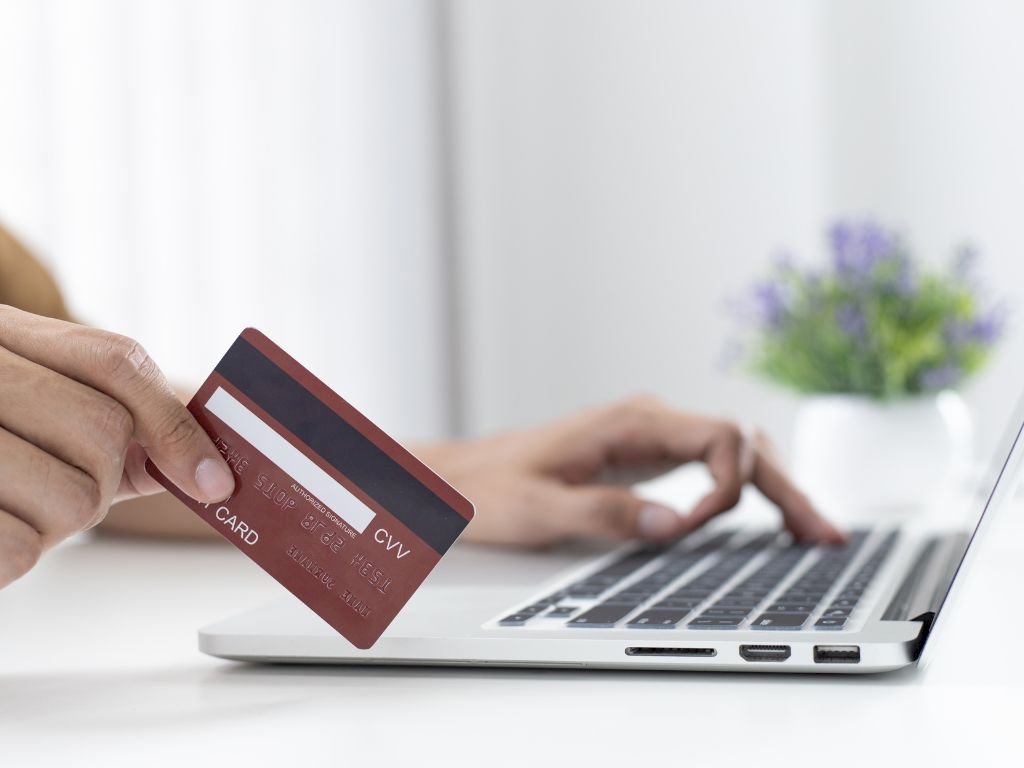 Hàng triệu người dùng thẻ tín dụng cần phải biết những rủi ro rất dễ xảy ra khiến 