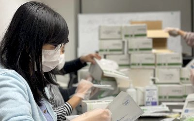  Một Doanh nghiệp tại Nhật tặng hơn 1.000 bộ xét nghiệm nhanh Covid-19 với tổng trị giá gần 1 Tỷ đồng cho kiều bào Việt Nam.