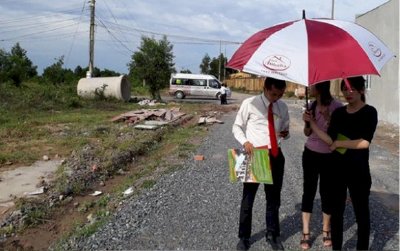 Áp chế dân môi giới bằng luật sẽ triệt hạ được 'dự án ma'