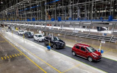 GS Nguyễn Mại chỉ ra cái lý của VinFast khi mở nhà máy xe điện ở Mỹ và chuyện hợp tác với Foxconn