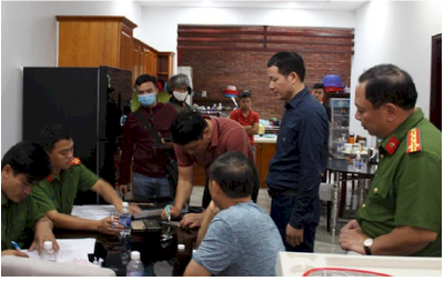 [NÓNG] Bắt vợ chồng giám đốc xăng dầu Vân Trúc: Mỗi ngày bán 500.000 lít xăng lậu, xăng giả