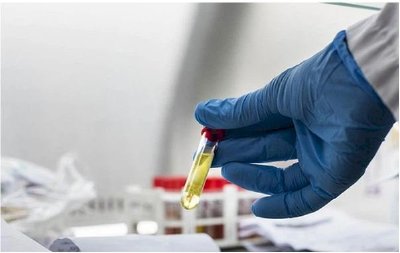 Một điều dưỡng 23 năm làm ở Bạch Mai: Giờ chúng tôi phải tranh nhau cả găng tay y tế, lương thì có lúc không đủ đóng học cho con...