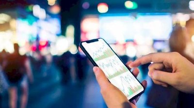 Những phi vụ kỳ lạ của thế hệ nhà đầu tư F0 ở Việt Nam: Chơi chứng khoán vì thất nghiệp, vì bạn xúi mua, thậm chí vì nghỉ dịch quá... rảnh