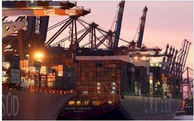 Sau kênh Suez, đến lượt các cảng cửa ngõ châu Âu tắc nghẽn