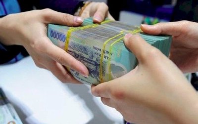 Sinh viên ra trường có 100 triệu nên gửi ngân hàng hay chơi chứng khoán?