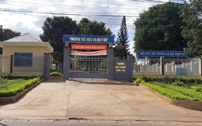 Xót xa cậu học trò nghèo không có tiền nộp quỹ bị trường giữ học bạ