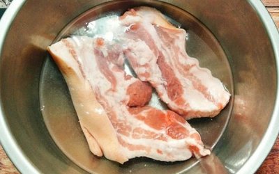 Người Việt nên bỏ ngay thói quen rửa thịt theo cách này vì sẽ làm tăng nguy cơ nhiễm khuẩn, khiến cả nhà nhiễm bệnh