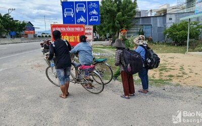 Gia đình 4 người Nghệ An đạp xe từ Đồng Nai về quê tránh dịch