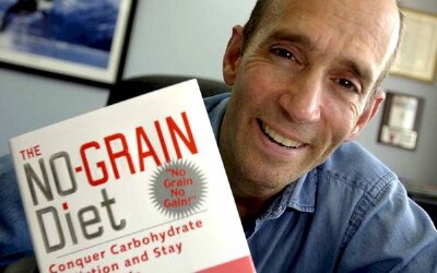 The New York Times vạch mặt 'ông hoàng tin giả' trong đại dịch Covid-19: Là một bác sĩ viết sách bán chạy nhất The New York Times