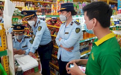 Trong khi cổ phiếu FPT Shop tăng giá, cổ phiếu của Thế Giới Di Động bị bán tháo, vốn hóa 'bốc hơi' hơn 5.500 tỷ đồng trong 1 ngày