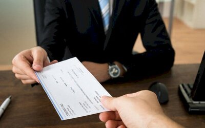 Điều 'ngược đời' trên Phố Wall: Banker mới vào nghề được đề xuất lương khởi điểm 120.000 USD nhưng không ai muốn làm