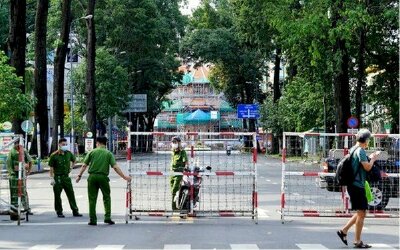 TP HCM giãn cách xã hội thêm 1 tháng: Lò bánh mì, bún, hủ tiếu, shipper được hoạt động trở lại