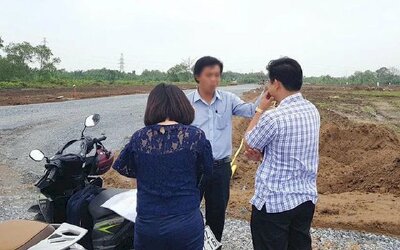 Môi giới bất động sản: “Em nhắn tin hỏi thăm hoài, mà nhà đầu tư đều không ai chịu bán lỗ”