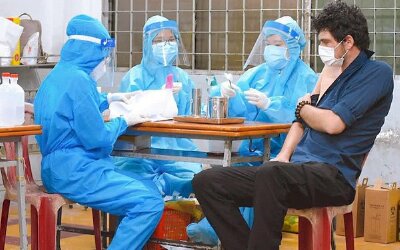  Thủ tướng yêu cầu không thu phí tiêm vaccine phòng COVID-19