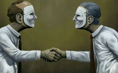 Nên làm gì khi đồng nghiệp ngồi bên cạnh luôn đố kỵ với bạn?