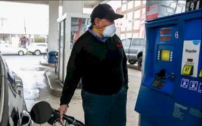 Giá xăng dầu tại nhiều quốc gia tăng phi mã