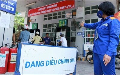 Giá xăng có thể tăng 5.000 đồng/lít, Bộ Công thương kiến nghị giảm 50% thuế môi trường