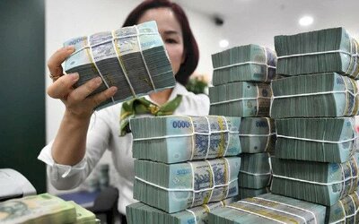  Lần đầu tiên doanh nghiệp có nhiều tiền gửi ngân hàng hơn người dân