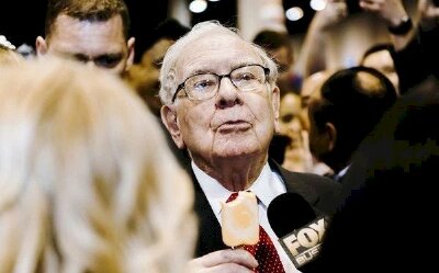 Gừng càng già càng cay: Warren Buffett vừa trở lại top 5 người giàu nhất hành tinh sau 1 năm bị 'đá' khỏi top 10