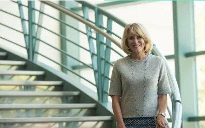 Từ cô bé không nhà thành sếp bà ở Intel, Google: ‘Bạn thích nghi hoặc sẽ bị đào thải’