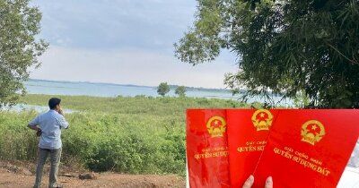 Đầu tư đất vùng ven: Choáng với những bác nông dân sở hữu vài chục cuốn sổ đỏ