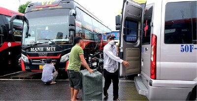 Giá xăng dầu cao ngất ngưởng, doanh nghiệp vận tải tính chuyện bán xe