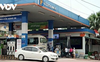  Giá xăng tiếp tục tăng lần thứ 6, vượt mức 32.300 đồng/lít