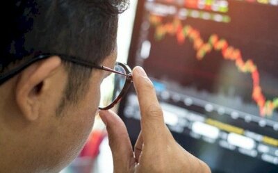  Cổ phiếu thép, chứng khoán tiếp tục rơi mạnh