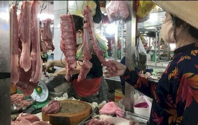 Giá xăng giảm sâu, sao hàng thiết yếu vẫn neo giá cao?