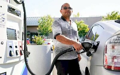  Ông Biden bất ngờ kêu gọi các chủ trạm xăng giảm giá