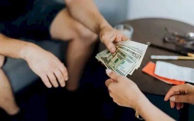 Bất chấp lãi suất tăng, giới nhà giàu Mỹ đi vay ngày càng nhiều để 'bắt đáy' cổ phiếu