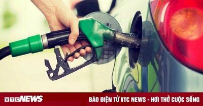 Vì sao giá dầu thế giới giảm, xăng trong nước vẫn đứng im?