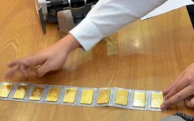 Giá vàng hôm nay 9-8: Tăng chớp nhoáng khi USD giảm giá