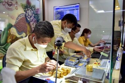 Vì sao giá vàng miếng SJC bất ngờ giảm hơn 1 triệu đồng/lượng?