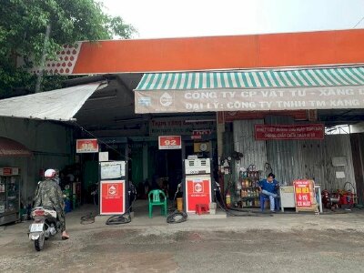 Cạn kiệt xăng dầu: Nhiều nơi 'cháy' hàng, chỉ bán 20.000 đồng/lượt