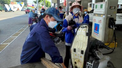 Kỳ lạ kinh doanh xăng dầu “càng thấy đông khách càng sợ”