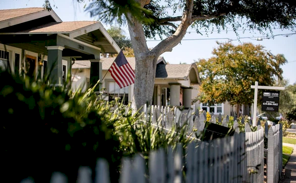 Sốt đất điên cuồng ở Mỹ: Gần 100 người tranh nhau mua 1 căn nhà, giá bán cuối cùng cao hơn 70% so với giá gốc