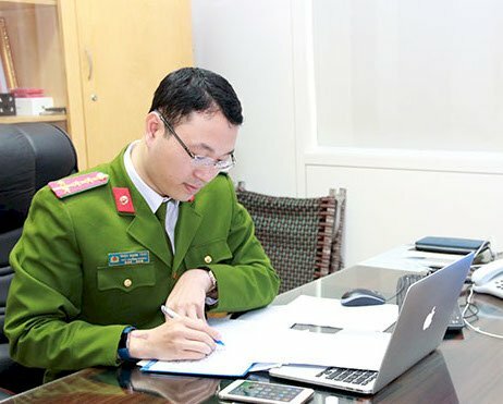 Thiếu tá Triệu Mạnh Tùng, Trưởng phòng 6, Cục An ninh mạng và phòng, chống tội phạm sử dụng công nghệ cao - Bộ Công an (ảnh: Công an Nhân dân)