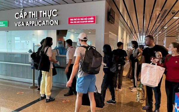 Việt Nam mở bung cửa đón khách quốc tế